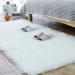 Tapis En Chambre De Mouton Synthétique,Tapis Fausse Fourrure,Cozy Sensation Comme Véritable Laine Tapis En Fourrure Synthétique, Man Made Luxe Laine Tapis De Canapé Coussin(Blanc, 60x90cm Carré)