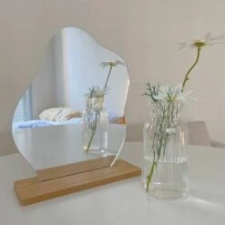 Miroir De Maquillage En Acrylique Sans Cadre Décoratif De Table De Coiffeuse Miroir De Maquillage De Forme Irrégulière Avec Base En Bois Pour Chambre à Coucher, Salon Et Décor De Chambre D'espaces Min
